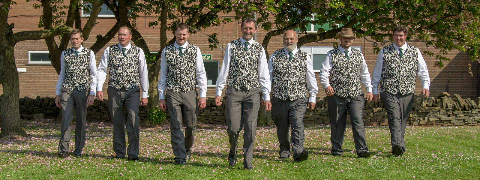 20130713_DSC_7258_groom-men-walking